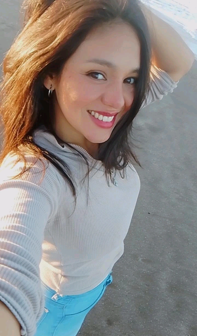 Olivia from Argentina, live on JerkChat