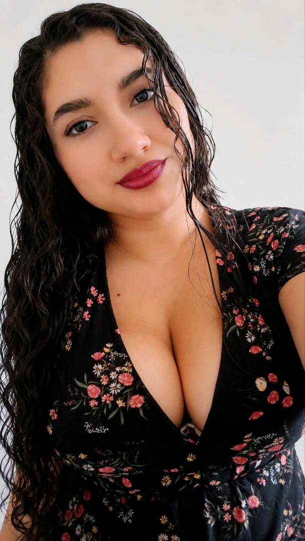 Vanesa from Colombia, live on JerkChat