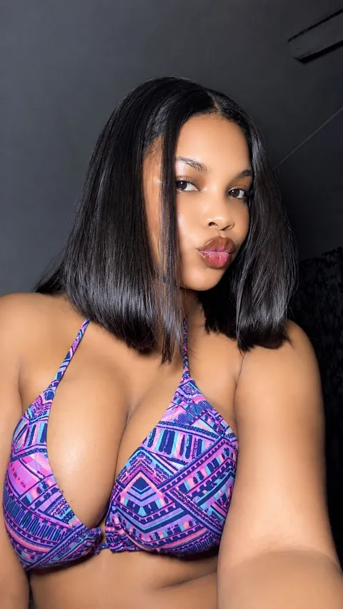 Mimi from Nigeria, on JerkChat