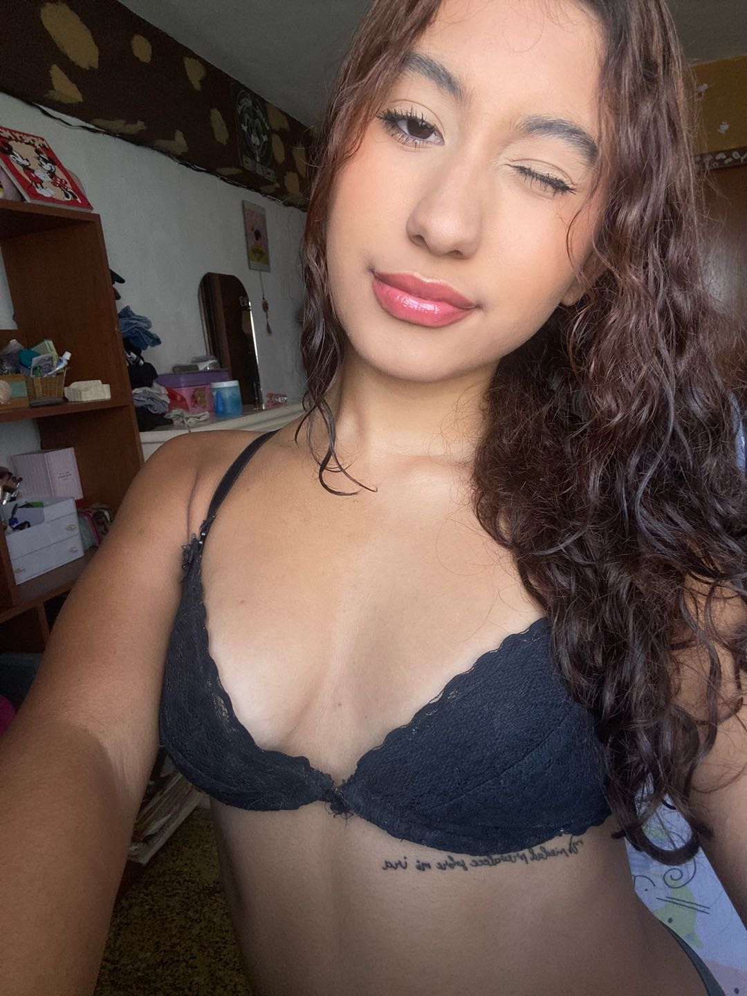 Lindura from Venezuela, live on JerkChat