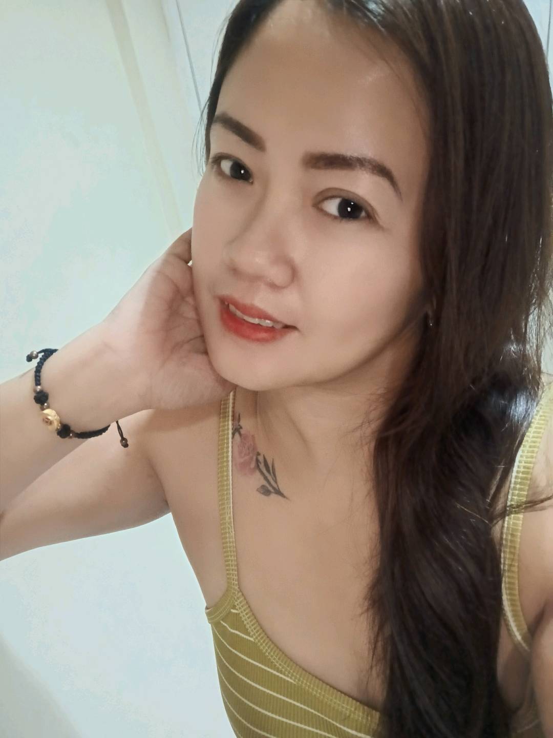 Daphne from the Philippines, live on JerkChat