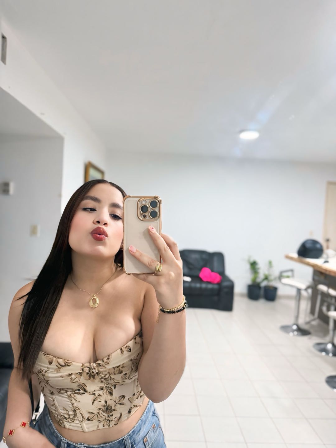 Italia from Venezuela, on JerkChat